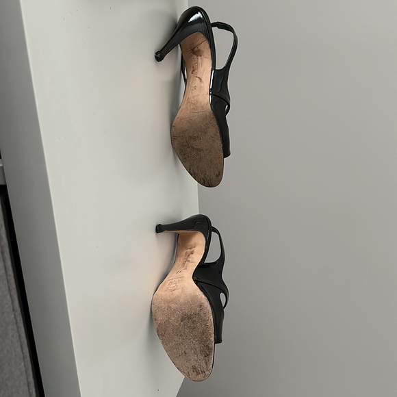 Manolo Blahnik black patent leather heels - Picture 3 of 6